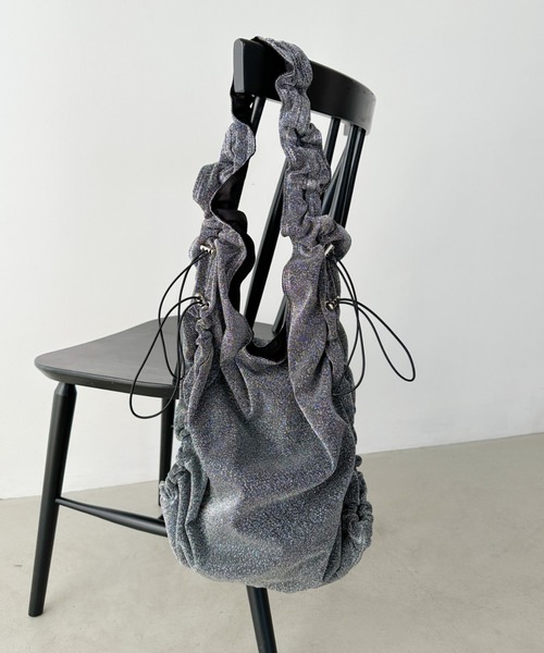 un+frame（アンフレーム）の「shirring glitter shoulder bag／シャーリングドロストショルダーラメバッグ（ショルダーバッグ・レディース・シルバー/ホワイト/ブラック・FREE）」の11枚目の写真
