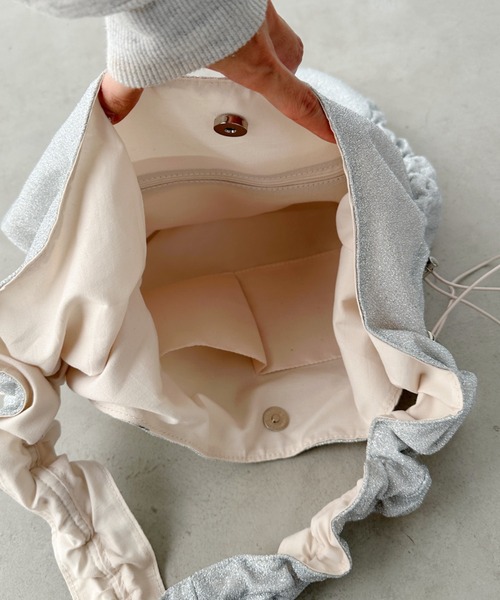 un+frame（アンフレーム）の「shirring glitter shoulder bag／シャーリングドロストショルダーラメバッグ（ショルダーバッグ・レディース・シルバー/ホワイト/ブラック・FREE）」の14枚目の写真