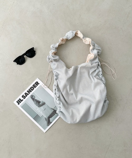 un+frame（アンフレーム）の「shirring glitter shoulder bag／シャーリングドロストショルダーラメバッグ（ショルダーバッグ・レディース・シルバー/ホワイト/ブラック・FREE）」の7枚目の写真