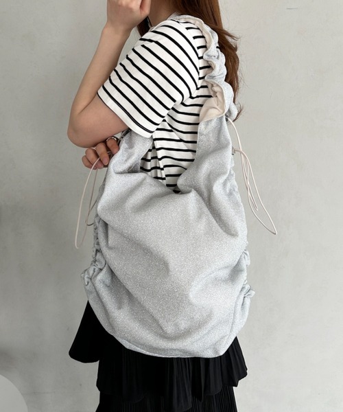 un+frame（アンフレーム）の「shirring glitter shoulder bag／シャーリングドロストショルダーラメバッグ（ショルダーバッグ・レディース・シルバー/ホワイト/ブラック・FREE）」の22枚目の写真