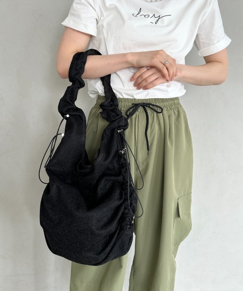 美品 glitter グリッター ブラック ショルダーバッグ グリッター ブラック ショルダーバッグ - メルカリ