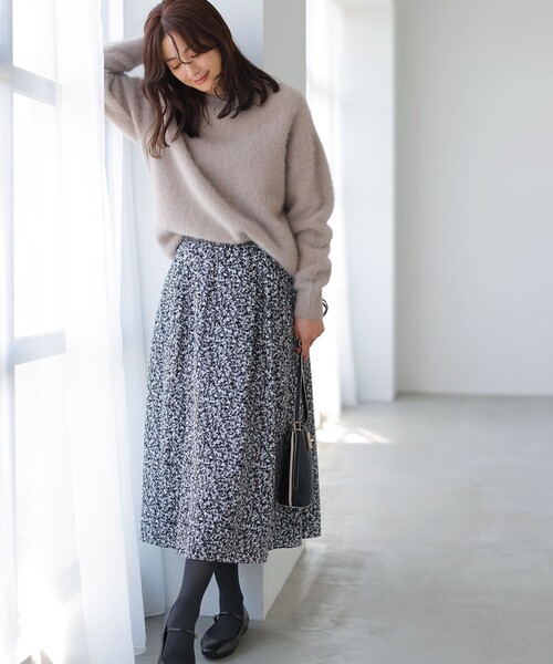 自由区(ジユウク)の「【洗える】フラワーペタルプリント スカート(スカート・レディース・ピーコックグリーン系5/ブラック系5・46/44)」の9枚目の写真