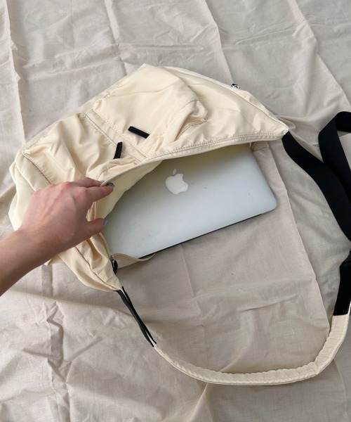 un+frame(アンフレーム)の「nylon military body bag/ナイロン外ポケットミリタリーボディバッグ(ボディバッグ/ウエストポーチ・レディース・ブラック/ベージュ/カーキ/アイボリー・FREE)」の11枚目の写真