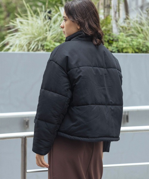 LAKOLE（ラコレ）の「ショートパファージャケット / 987932（ナイロンジャケット・レディース・ライトブルー/ブラック/アイボリー・SMALL/MEDIUM）」の6枚目の写真