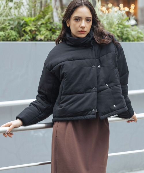 LAKOLE（ラコレ）の「ショートパファージャケット / 987932（ナイロンジャケット・レディース・ライトブルー/ブラック/アイボリー・SMALL/MEDIUM）」の7枚目の写真