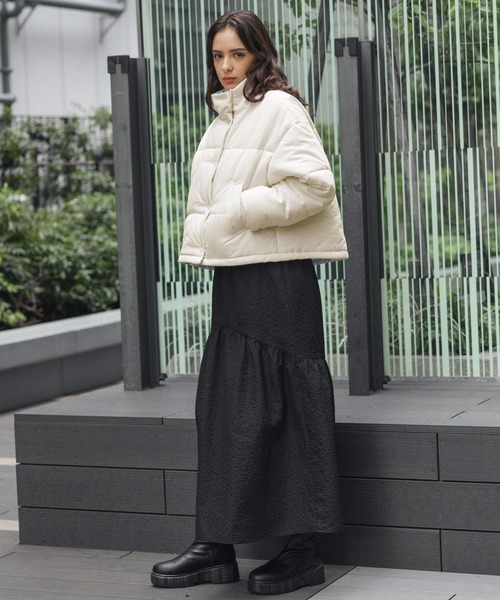 LAKOLE（ラコレ）の「ショートパファージャケット / 987932（ナイロンジャケット・レディース・ライトブルー/ブラック/アイボリー・SMALL/MEDIUM）」の9枚目の写真