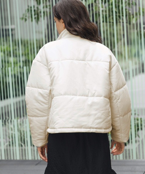 LAKOLE（ラコレ）の「ショートパファージャケット / 987932（ナイロンジャケット・レディース・ライトブルー/ブラック/アイボリー・SMALL/MEDIUM）」の13枚目の写真