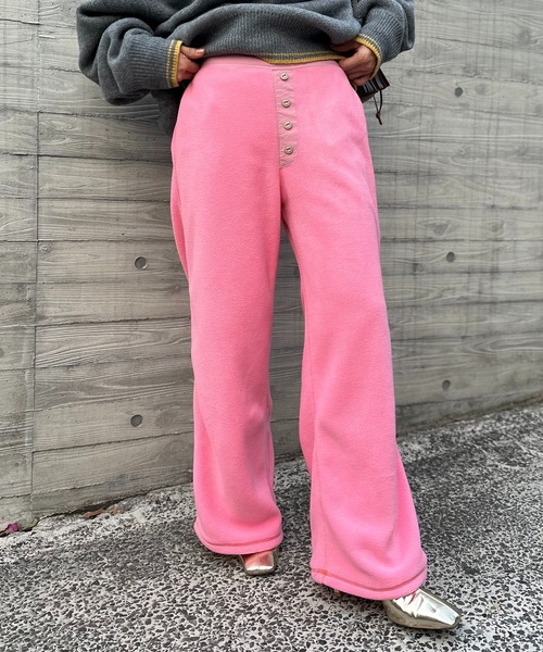 mi via loca（ミヴィアロカ）の「Vintageライク ボタン布帛使い フリースボア イージーパンツ（その他パンツ・レディース・チャコールグレー/ベージュ/ピンク・FREE）」の4枚目の写真