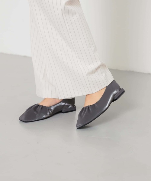 SENSE OF PLACE by URBAN RESEARCH(センスオブプレイスバイアーバンリサーチ)の「シャイニーギャザーフラットシューズ(パンプス・レディース・チャコールグレー/イエロー/ブラック・MEDIUM/SMALL/LARGE)」の7枚目の写真