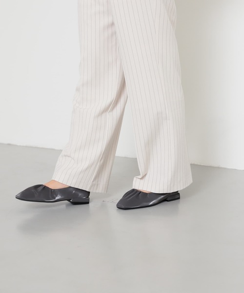 SENSE OF PLACE by URBAN RESEARCH(センスオブプレイスバイアーバンリサーチ)の「シャイニーギャザーフラットシューズ(パンプス・レディース・チャコールグレー/イエロー/ブラック・MEDIUM/SMALL/LARGE)」の12枚目の写真