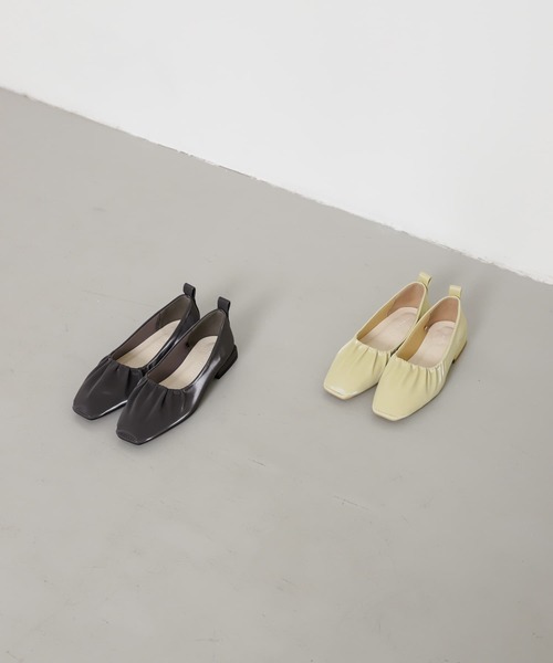 SENSE OF PLACE by URBAN RESEARCH(センスオブプレイスバイアーバンリサーチ)の「シャイニーギャザーフラットシューズ(パンプス・レディース・チャコールグレー/イエロー/ブラック・MEDIUM/SMALL/LARGE)」の17枚目の写真