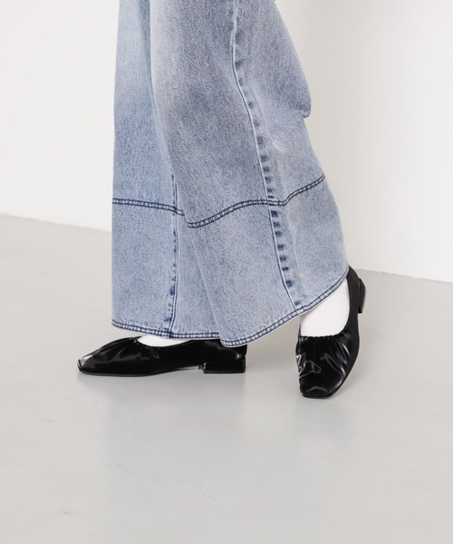 SENSE OF PLACE by URBAN RESEARCH(センスオブプレイスバイアーバンリサーチ)の「シャイニーギャザーフラットシューズ(パンプス・レディース・チャコールグレー/イエロー/ブラック・MEDIUM/SMALL/LARGE)」の20枚目の写真