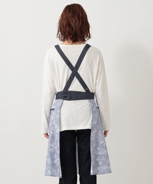Afternoon Tea（アフタヌーンティー）の「ラインフラワーエプロン（エプロン・レディース・ホワイト/ネイビー/パープル・ONE SIZE）」の11枚目の写真