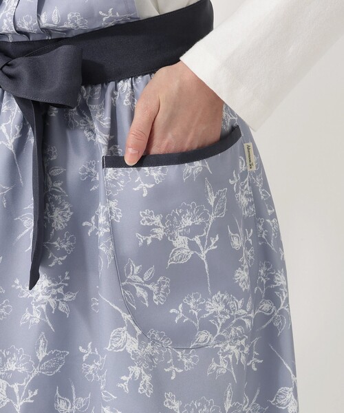Afternoon Tea（アフタヌーンティー）の「ラインフラワーエプロン（エプロン・レディース・ホワイト/ネイビー/パープル・ONE SIZE）」の9枚目の写真