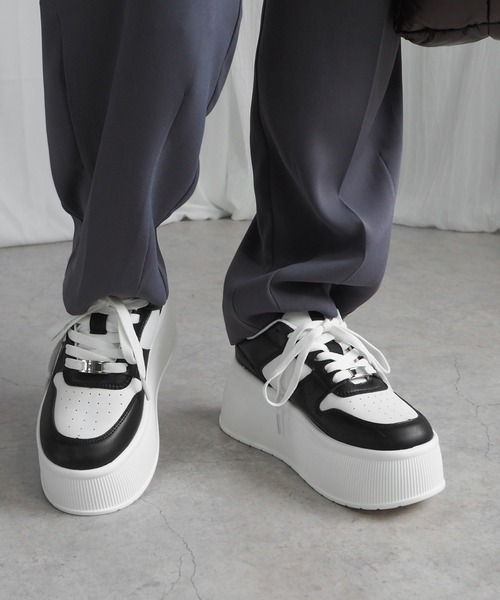 minia（ミニア）の「トラックソールローカットスニーカー（スニーカー・レディース・ホワイト×ブラック/ブラック/ホワイト・M/S/LL/L）」の21枚目の写真