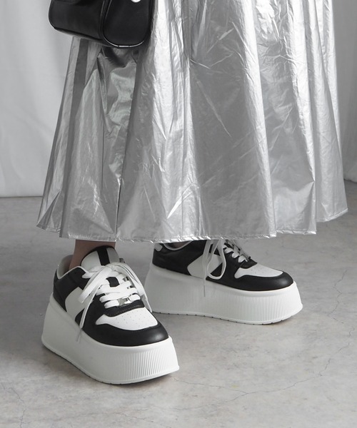 minia（ミニア）の「トラックソールローカットスニーカー（スニーカー・レディース・ホワイト×ブラック/ブラック/ホワイト・M/S/LL/L）」の10枚目の写真