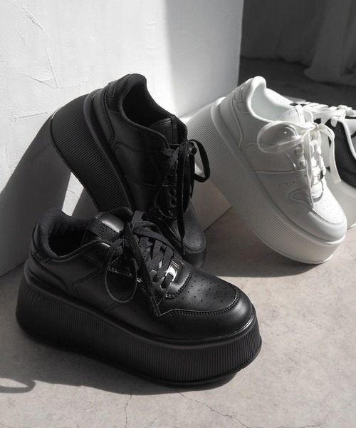 minia（ミニア）の「トラックソールローカットスニーカー（スニーカー・レディース・ホワイト×ブラック/ブラック/ホワイト・M/S/LL/L）」の4枚目の写真