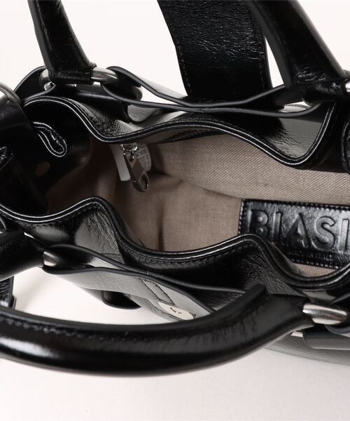 inter-chaussures(インターショシュール)の「【BIASIA】ミディアムサイズレザーハンドバッグ(Q46465)(ハンドバッグ・レディース・ブラック・ALL)」の4枚目の写真