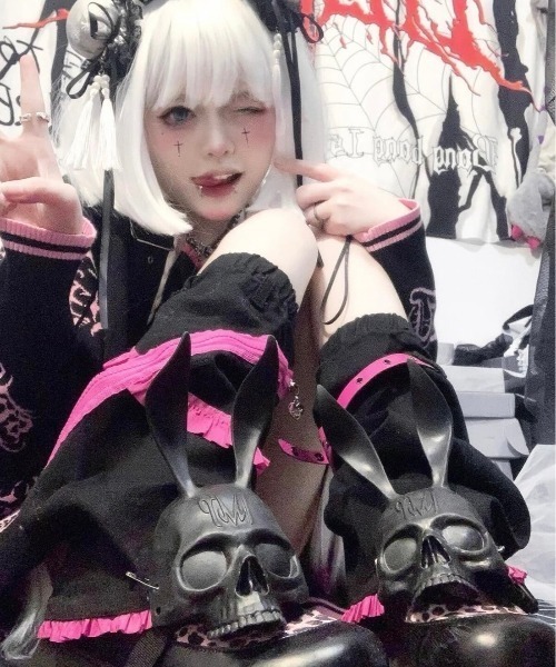 BBIMP(ビービーアイエムピー)の「ストリートファッション BBIMP ビービーアイエムピー BUNNY SKULL LACE バニースカルレース スニーカー アクセサリー(シューズ小物/雑貨・レディース・ホワイト/ブラック・ONE SIZE)」の13枚目の写真