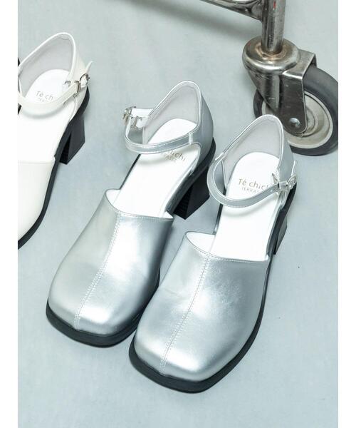 Te chichi TERRASSE（テチチテラス）の「ストラップチャンキーヒールパンプス（パンプス・レディース・オフホワイト/シルバー/ブラック・L/M）」の4枚目の写真