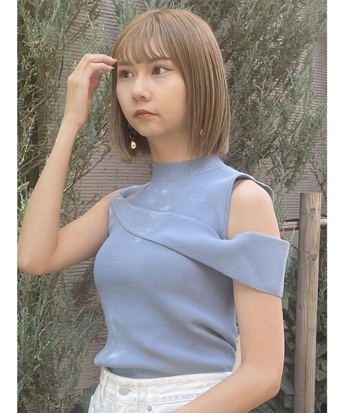 MURUA(ムルーア)の「ワンサイドドロップニットトップス(ニット/セーター・レディース・ホワイト/ブラック/ブルー・FREE)」の8枚目の写真