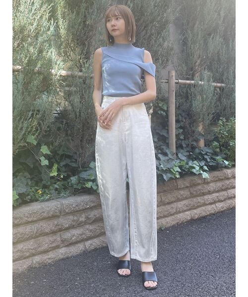 MURUA(ムルーア)の「ワンサイドドロップニットトップス(ニット/セーター・レディース・ホワイト/ブラック/ブルー・FREE)」の10枚目の写真