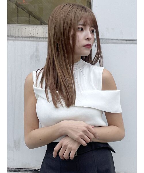 MURUA(ムルーア)の「ワンサイドドロップニットトップス(ニット/セーター・レディース・ホワイト/ブラック/ブルー・FREE)」の13枚目の写真