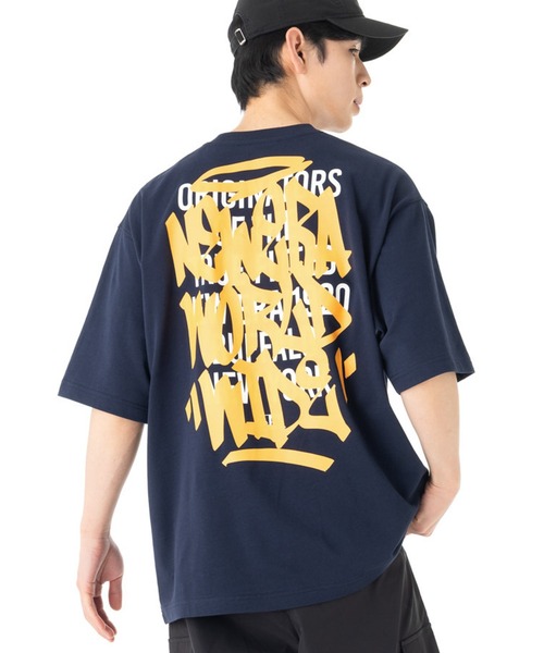 NEW ERA(ニューエラ)の「ニューエラ 半袖Tシャツ オーバーサイズ ONSPOTZ別注(Tシャツ/カットソー・メンズ・ブラック/ホワイト/ダークグレー/パープル/オフホワイト/ネイビー/オリーブ/ホワイト系その他2/ブラック系その他/ネイビー系/グレー系その他/ホワイト系その他・XL/L/M/XXL/S)」の11枚目の写真