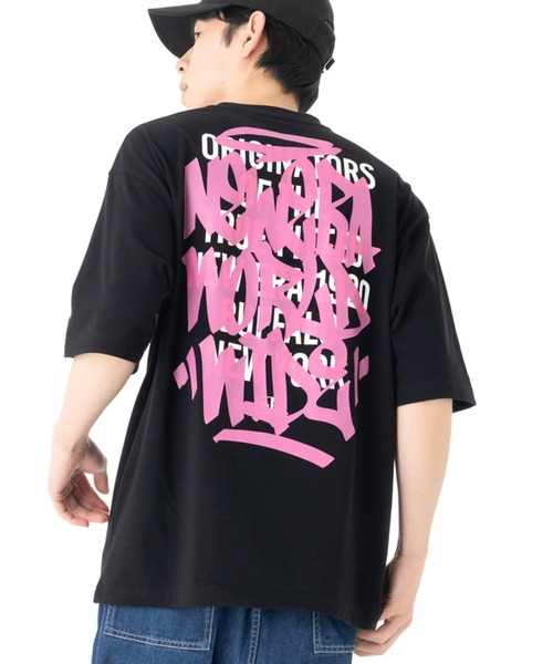 NEW ERA(ニューエラ)の「ニューエラ 半袖Tシャツ オーバーサイズ ONSPOTZ別注(Tシャツ/カットソー・メンズ・ブラック/ホワイト/ダークグレー/パープル/オフホワイト/ネイビー/オリーブ/ホワイト系その他2/ブラック系その他/ネイビー系/グレー系その他/ホワイト系その他・XL/L/M/XXL/S)」の6枚目の写真