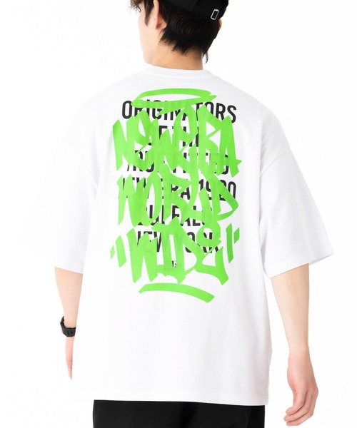 NEW ERA(ニューエラ)の「ニューエラ 半袖Tシャツ オーバーサイズ ONSPOTZ別注(Tシャツ/カットソー・メンズ・ブラック/ホワイト/ダークグレー/パープル/オフホワイト/ネイビー/オリーブ/ホワイト系その他2/ブラック系その他/ネイビー系/グレー系その他/ホワイト系その他・XL/L/M/XXL/S)」の2枚目の写真