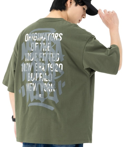 NEW ERA(ニューエラ)の「ニューエラ 半袖Tシャツ オーバーサイズ ONSPOTZ別注(Tシャツ/カットソー・メンズ・ブラック/ホワイト/ダークグレー/パープル/オフホワイト/ネイビー/オリーブ/ホワイト系その他2/ブラック系その他/ネイビー系/グレー系その他/ホワイト系その他・XL/L/M/XXL/S)」の9枚目の写真