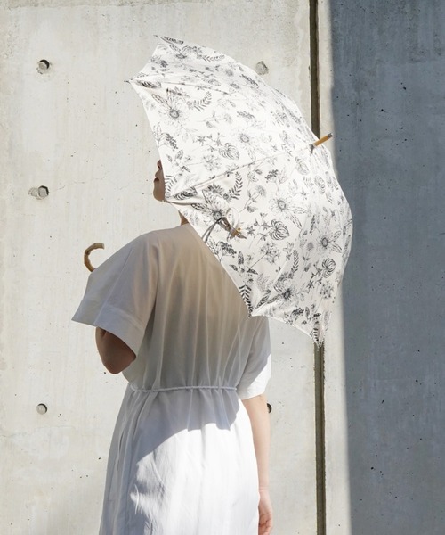 because（ビコーズ）の「because（ビコーズ）Plain Color&Stripe&Check&Botanical Print 晴雨兼用傘（UVカット）（長傘・レディース・ネイビー/グレー/グレー×ホワイト/サックスブルー/ブラック/アイボリー/ホワイト系その他/グリーン/グレー系その他2/オレンジ/ブルー・ONE SIZE）」の3枚目の写真