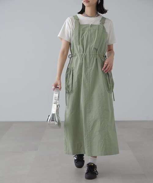 FREE'S MART(フリーズマート)の「フロントジップジャンパースカート(ワンピース・レディース・カーキ/ベージュ/ブラック・SMALL/MEDIUM)」の3枚目の写真