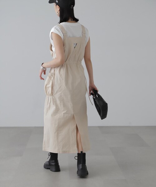 FREE'S MART(フリーズマート)の「フロントジップジャンパースカート(ワンピース・レディース・カーキ/ベージュ/ブラック・SMALL/MEDIUM)」の5枚目の写真