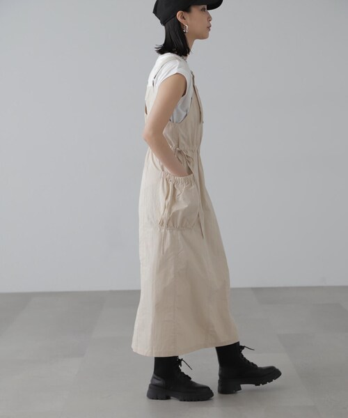 FREE'S MART(フリーズマート)の「フロントジップジャンパースカート(ワンピース・レディース・カーキ/ベージュ/ブラック・SMALL/MEDIUM)」の6枚目の写真