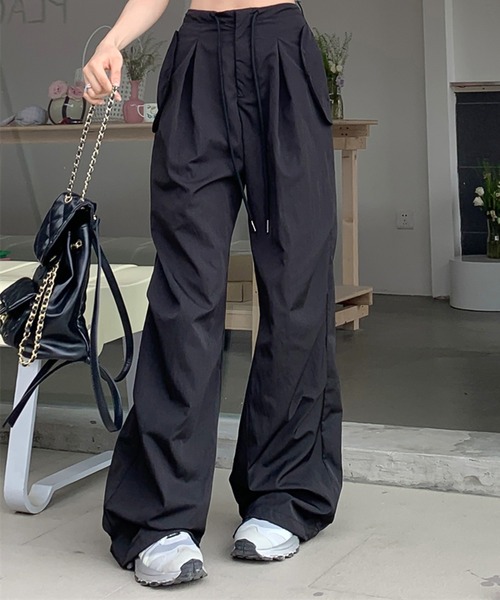 LAFFMO（ラフモ）の「ナイロンカーゴワイドパンツ（その他パンツ・レディース・ブラック/ダークグレー・F）」の6枚目の写真