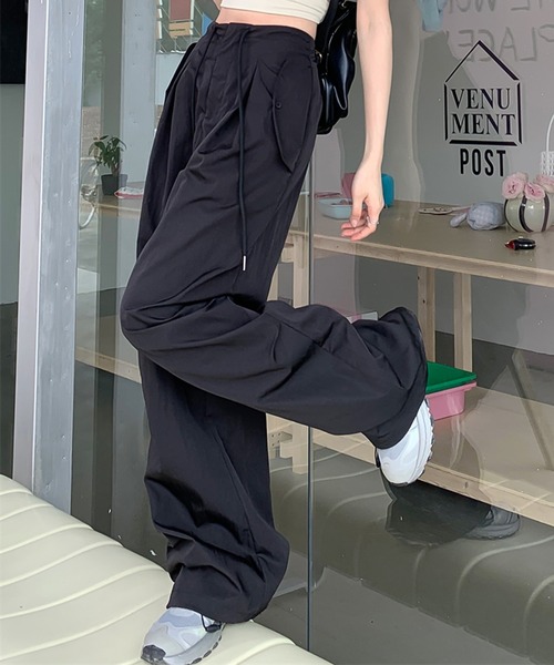 LAFFMO（ラフモ）の「ナイロンカーゴワイドパンツ（その他パンツ・レディース・ブラック/ダークグレー・F）」の7枚目の写真