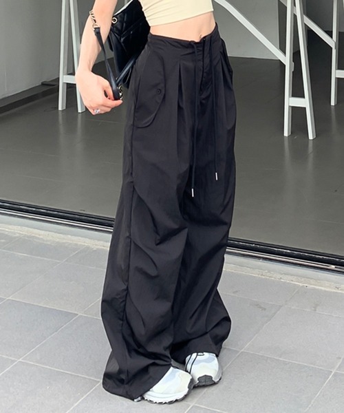 LAFFMO（ラフモ）の「ナイロンカーゴワイドパンツ（その他パンツ・レディース・ブラック/ダークグレー・F）」の9枚目の写真