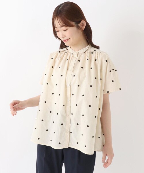 one'sterrace(ワンズテラス)の「綿麻ドット刺繍 前開きブラウス(シャツ/ブラウス・レディース・ベージュ系8/アイボリー系8・02)」の2枚目の写真