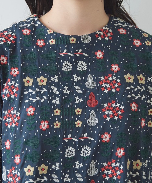 ビュルデサボン　秋の七草刺繍ギャザーワンピース　ネイビー bulle de savon（ビュルデサボン）の「秋の七草刺しゅう