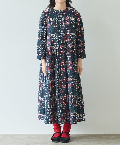 ビュルデサボン　秋の七草刺繍ギャザーワンピース　ネイビー bulle de savon（ビュルデサボン）の「秋の七草刺しゅう