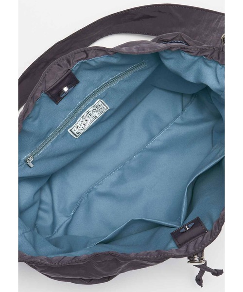 IEDIT（イディット）の「ＩＥＤＩＴ　ふんわり軽くからだに沿って持ちやすい　撥水ドロストショルダーバッグ〈グレー〉（ショルダーバッグ・レディース・チャコールグレー・ONE SIZE）」の4枚目の写真