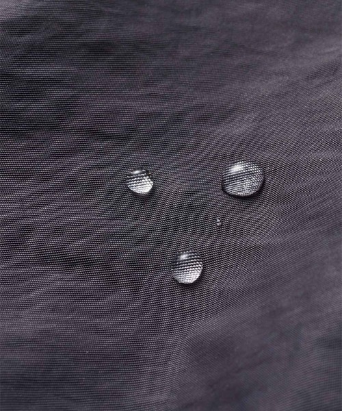 IEDIT（イディット）の「ＩＥＤＩＴ　ふんわり軽くからだに沿って持ちやすい　撥水ドロストショルダーバッグ〈グレー〉（ショルダーバッグ・レディース・チャコールグレー・ONE SIZE）」の5枚目の写真