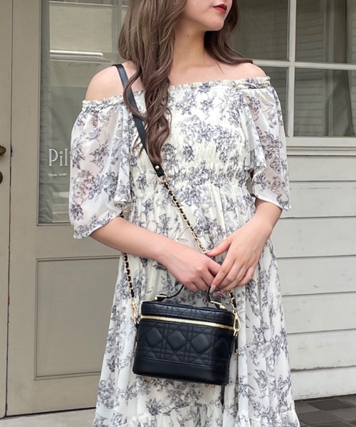 one wayザッカ（ワンウェイザッカ）の「キルティング3wayバニティバッグ（ショルダーバッグ・レディース・アイボリー/ブラック/ベージュ/ピンク・FREE）」の2枚目の写真