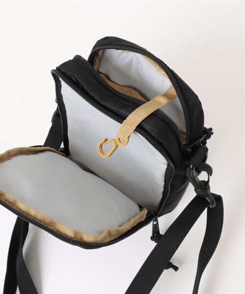 COLEMAN(コールマン)の「ウォーカーポーチS(ボディバッグ/ウエストポーチ・レディース・ブラック/ブラック系その他/ベージュ系その他・2L)」の6枚目の写真