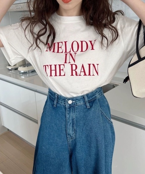 SHEENA（シーナ）の「綿100％、英字ロゴプリントＴシャツ（Tシャツ/カットソー・レディース・ホワイト×レッド/ホワイト×ブルー・M）」の2枚目の写真