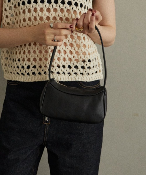 MERLOT（メルロー）の「フェイクレザーミニショルダーバッグ / 350mlペットボトル収納可能（ショルダーバッグ・レディース・ブラック/イエロー・FREE）」の4枚目の写真