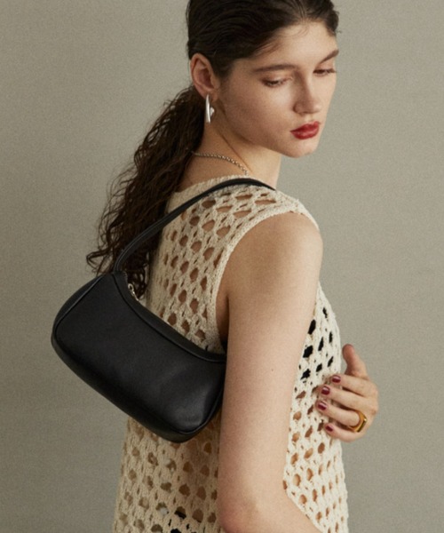 MERLOT（メルロー）の「フェイクレザーミニショルダーバッグ / 350mlペットボトル収納可能（ショルダーバッグ・レディース・ブラック/イエロー・FREE）」の3枚目の写真