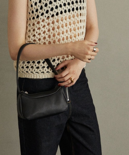 MERLOT（メルロー）の「フェイクレザーミニショルダーバッグ / 350mlペットボトル収納可能（ショルダーバッグ・レディース・ブラック/イエロー・FREE）」の6枚目の写真