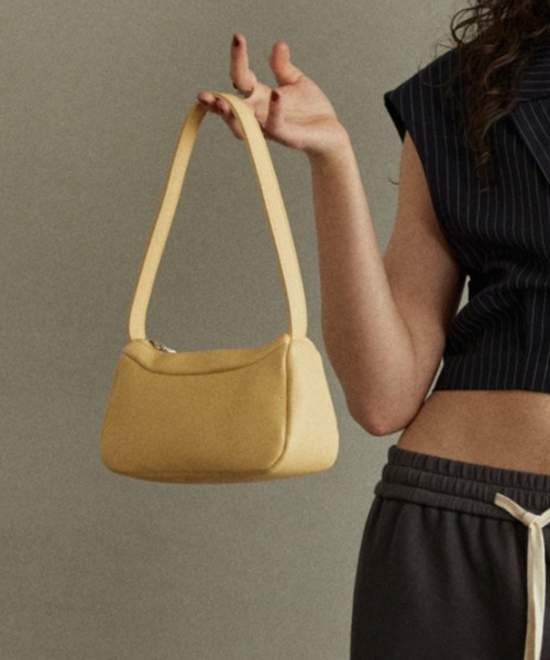 MERLOT（メルロー）の「フェイクレザーミニショルダーバッグ / 350mlペットボトル収納可能（ショルダーバッグ・レディース・ブラック/イエロー・FREE）」の7枚目の写真